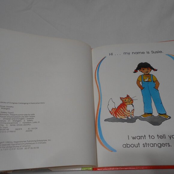 EXCELLENT HC SAFETY TOWN " STRANGERS" BY DOROTHY CHLAD BOOK πΈπ¦π - Picture 4 of 8